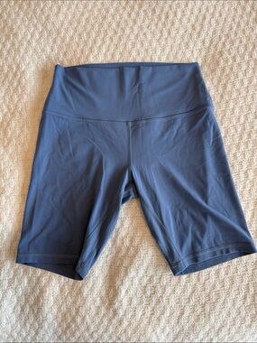 Like New Lululemon Align High Rise Shorts 6” size 8 in Oasis Blue